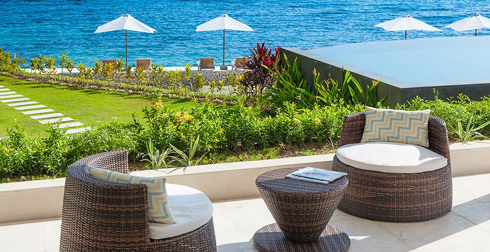 Villa Tirta Nila - View of infinity pool and ocean deck